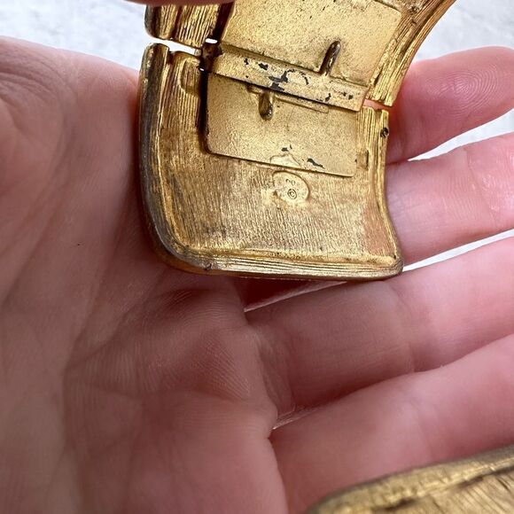 Sold - Picture 4 of 10